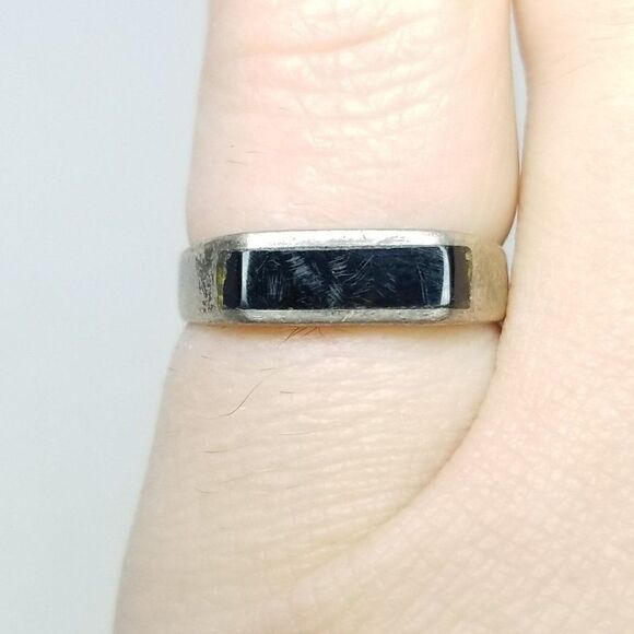 Vintage Sterling Silver Black Inlaid Stone Band, Size 5 Ring, Estate - Picture 1 of 7